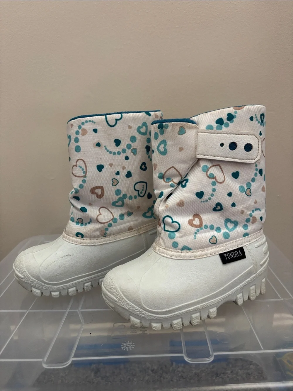 Tundra Kids White Winter Boots with Teal and Taupe Hearts